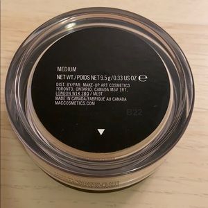 MAC Cosmetics Makeup - Mac mineralize foundation loose in Medium MAC Cosmetics Makeup - Mac mineralize foundation loose in Medium